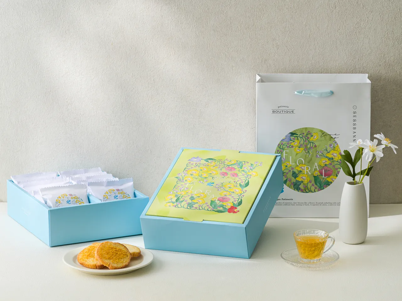 「食時盼」的「圈起好日子禮盒晴日圈系列」內含金沙晨曦脆餅,以19號發酵奶油與鮮奶油製成的牛奶糖醬,額外添加鹹蛋黃金沙,讓脆餅吃來乳香四溢,鹹甜平衡。19號奶油提供