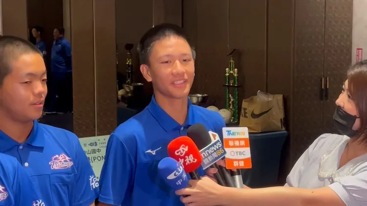 Pony代表隊隊長陳恩投打俱佳，球衣因此被收藏在小馬博物館內展出。鮮明攝