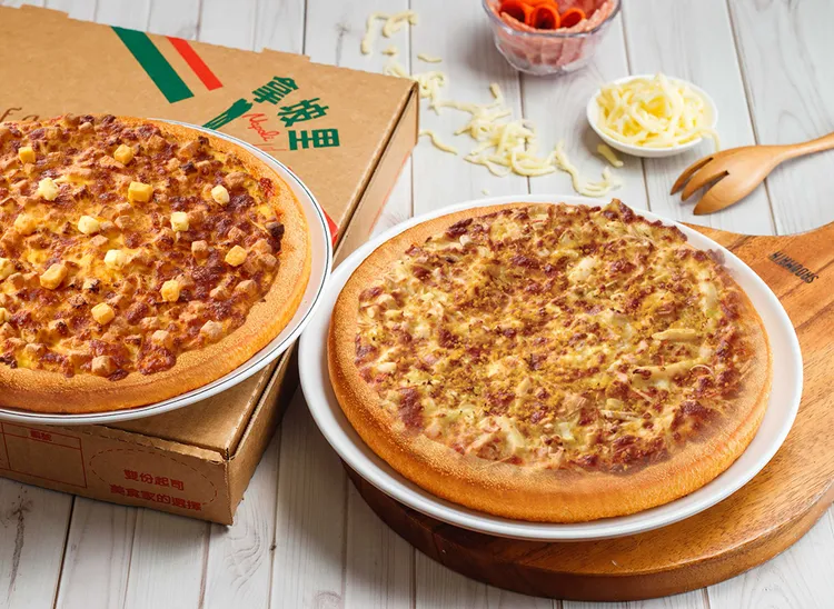 快閃領券優惠可享外帶小披薩加雙倍起司買一送一。拿坡里提供