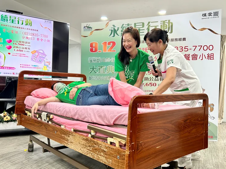 姚采穎上台示範。創世基金會提供