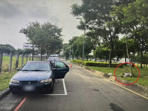 台中57歲男陳屍分隔島草地 車門開啟、藥袋散落!初判死因出爐