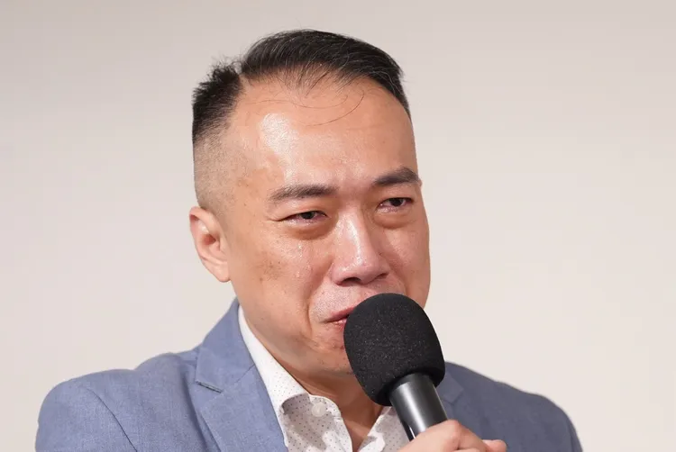 網紅「安哥碎碎念」今天在律師陪同下召開記者會，聲淚俱下曝內幕。攝影中心攝