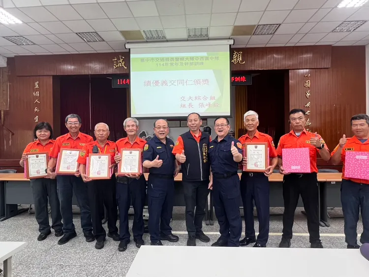 台中第一警分局長林大為在義交常訓上勉勵義交同仁注意執勤安全。翻攝畫面