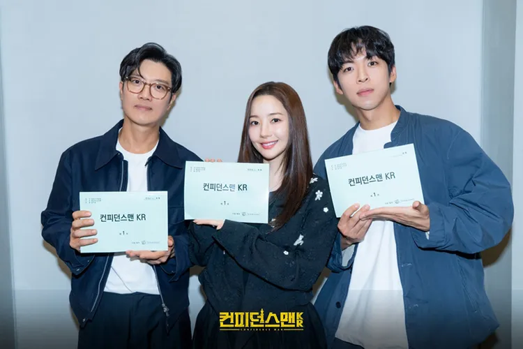 朴喜洵（左起）、朴敏英、朱鐘赫合作《行騙天下KR》。翻攝TV朝鮮