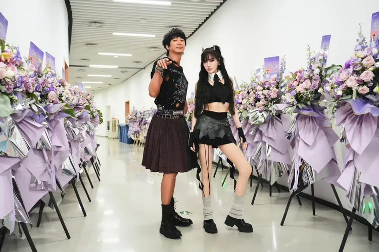 信（昨）為謝金燕苦練舞蹈。狠耐聽音樂工作室提供