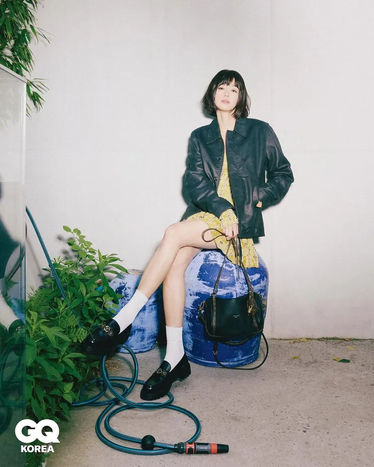 全智賢以俏麗短髮配上碎花洋裝，完全看不出已經43歲。翻攝gq＿korea IG