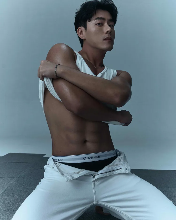 李程彬六塊腹肌太吸睛。東旭九翔娛樂提供