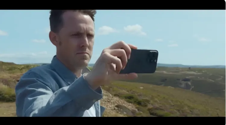 iPhone的無障礙功能可幫助帕金森氏症患者及手部顫抖人士記錄生活的重要時刻，並分享自己的故事。Apple影片