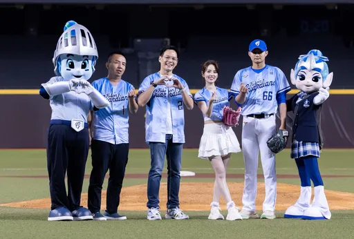大巨蛋變身青春校園!台灣大悍將主題日湧近3萬人熱血開學