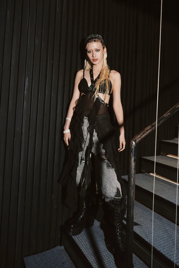 陳泳希首度開唱，忍不住哽咽情緒。華研國際提供