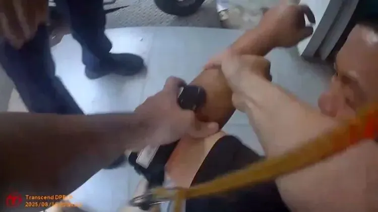 警方逮捕李男。翻攝畫面