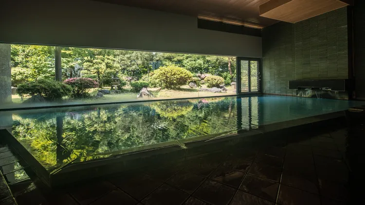 「高見屋別邸久遠」夏日氣溫宜人，宛如置身天然冷房，建築延續傳統和式精神。樂天旅遊提供