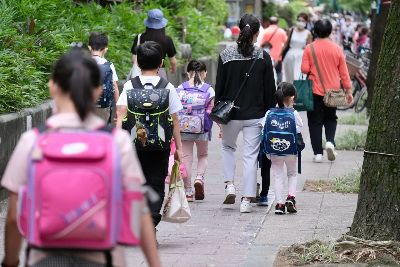 孩童上學示意圖,資料照