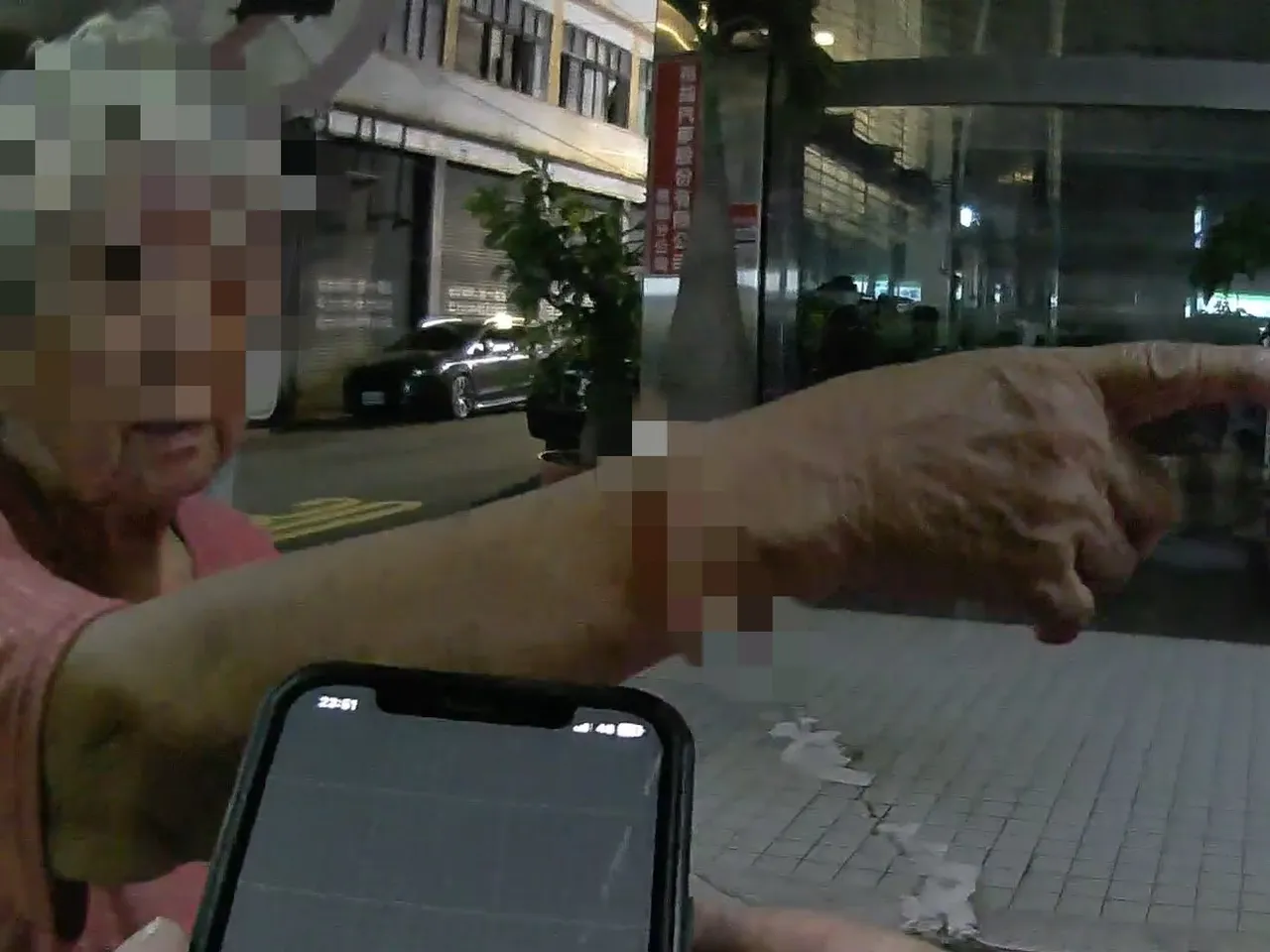 警員主動關懷,順利尋獲協助老婦。中壢警分局提供