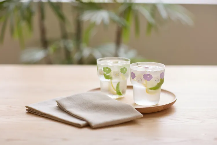 SOU．SOU聯名系列還有陶瓷碗五入組、雙入玻璃杯等生活小物，千元有找，兼具日式美感與實用性。業者提供