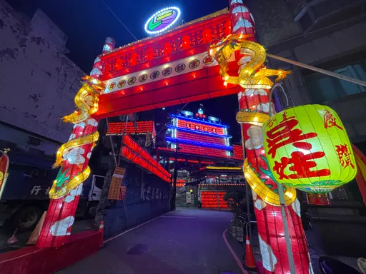 闰六月强碰鸡笼中元祭!「好兄弟」延1个月放假 基隆老大公庙明开龛门迎接