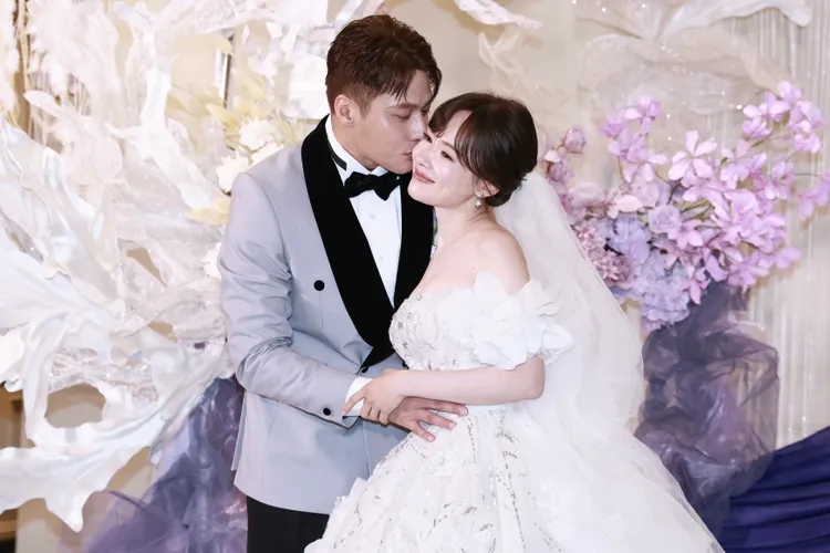 兩人補辦婚禮洋溢幸福。彭欣偉攝