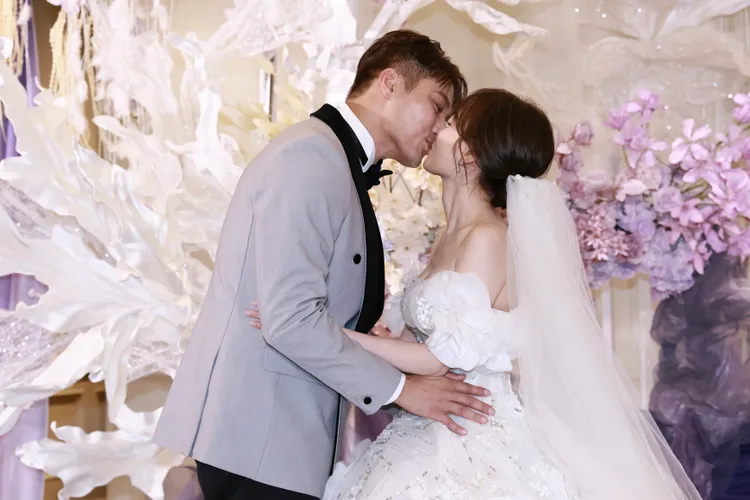 張睿家和黃安若甜蜜接吻。彭欣偉攝影