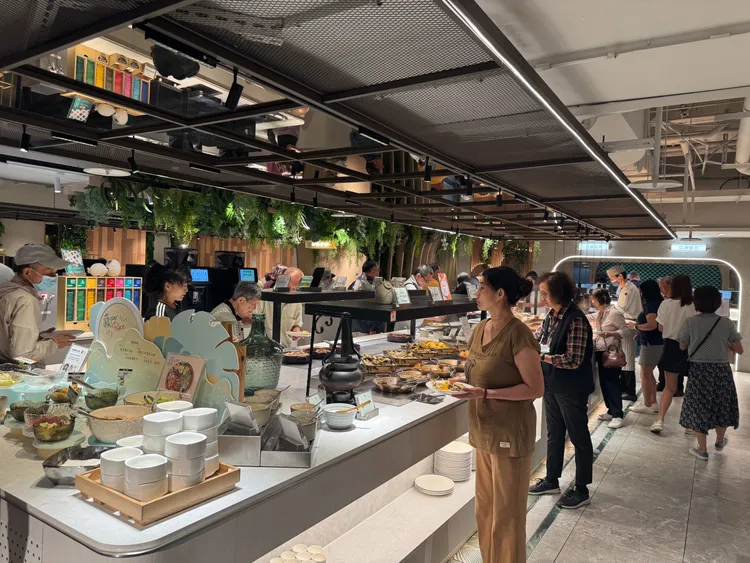 期間持軍人身分證或持台電員工識別證於全台5家「果然匯」用餐，可享有93折用餐優惠。饗賓集團提供