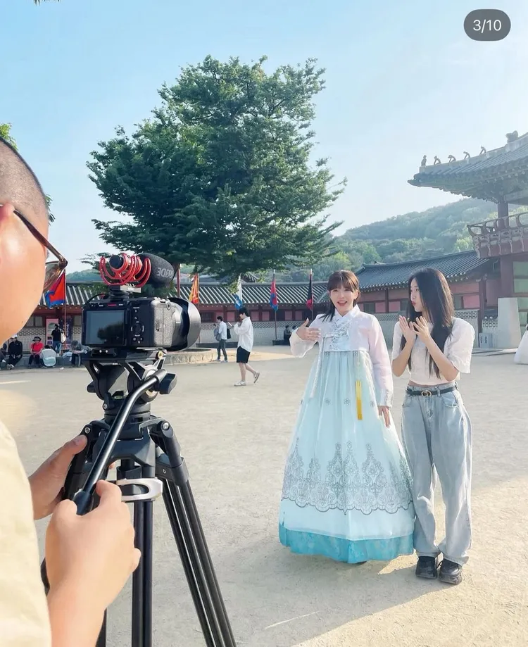 壯壯（左）參加韓國多個節目訪問。本人提供