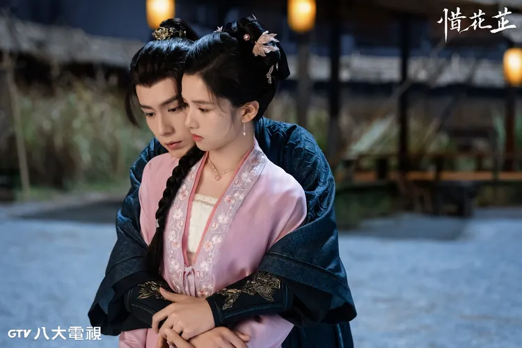 胡一天（圖左）武打戲拍一個月，怨嘆想拍戀愛戲，右為張婧儀。八大提供