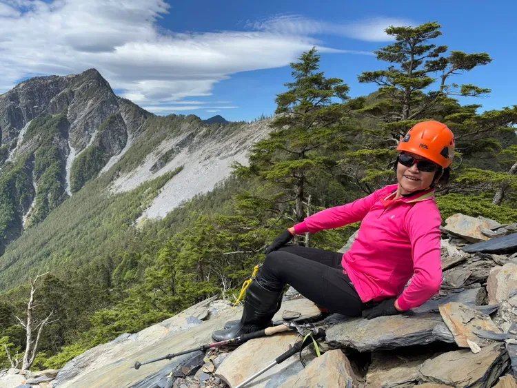 與陳姓祖孫攀登南三段失溫罹難的詹姓女子，是桃園市特搜隊義消。翻攝詹女臉書