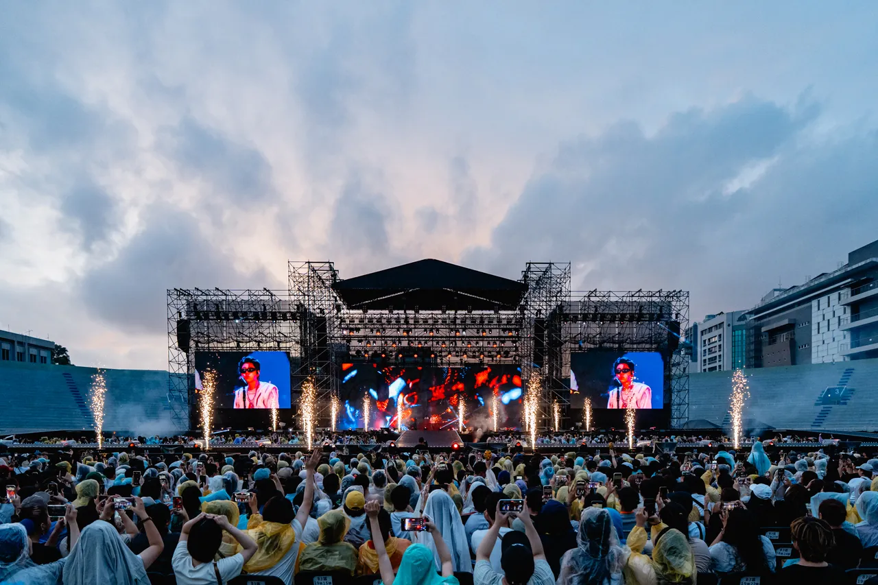 台中首度舉辦拼盤演唱會KPZ,在雨中登場。讀者提供