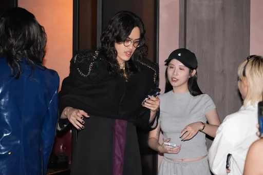 金曲男星癌症复发留下8公分疤 喜曝交往3年超正设计师女友有喜了