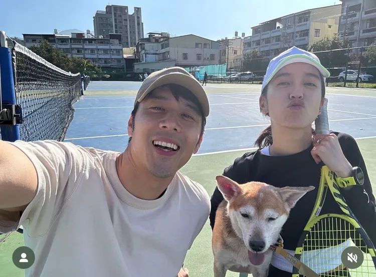 胡宇威（左）和陳庭妮已登記結婚兩年，不急著辦婚禮。翻攝胡宇威IG