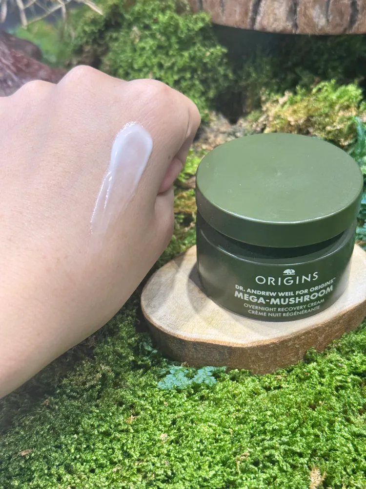 品木宣言Dr. WEIL青春無敵靈芝甦醒霜質地輕盈柔潤。張家玲攝