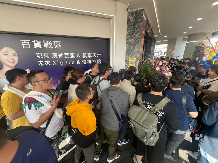 賴清德主政下的房市政策出現許多矛盾，當中新青安鼓勵首購族上車，結果信用管制卻讓不少首購與換屋族貸不到款，新青安成為另類割韭菜。葉家銘攝