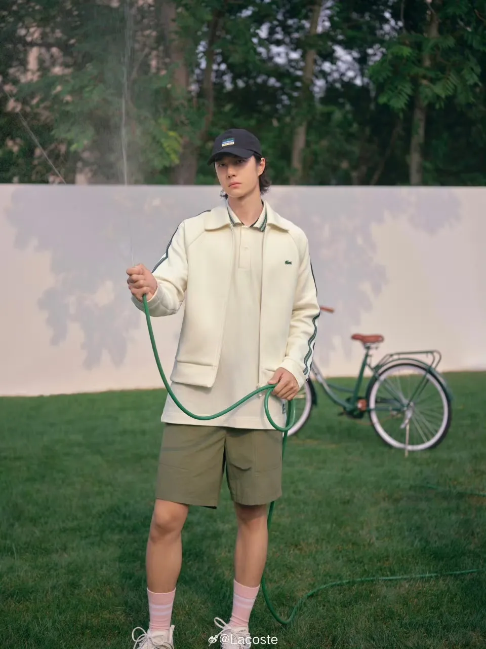 王一博抢先换上LACOSTE秋冬系列。品牌提供