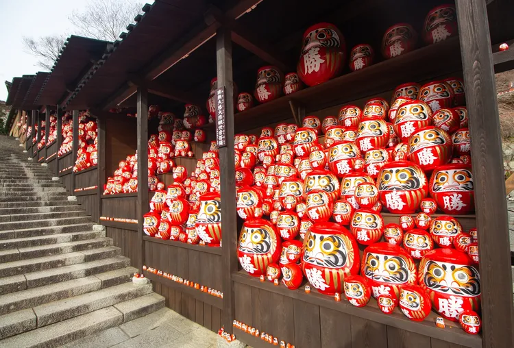 包機行程深入關西四都，並朝聖大阪以千尊達摩聞名的祈願聖地勝尾寺。旅天下提供