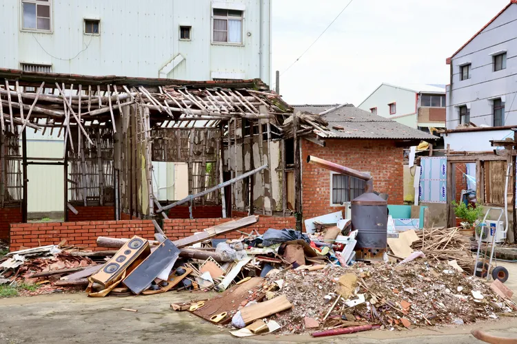 丹娜絲颱風造成台南市境內眾多民宅損毀。市府提供