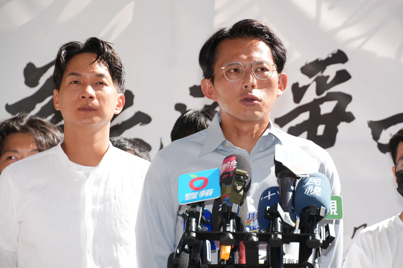民众党主席黄国昌、台北市议员陈宥丞。彭欣伟摄
