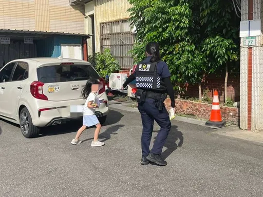 女童趁保姆睡覺溜出門 大園警靠這線索找到家人