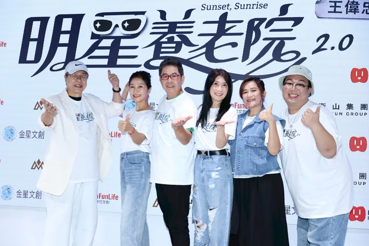 楊烈（左起）、方文琳、洪都拉斯、黃嘉千、羅美玲和泰國娘娘出席《明星養老院》2.0記者會。彭欣偉攝