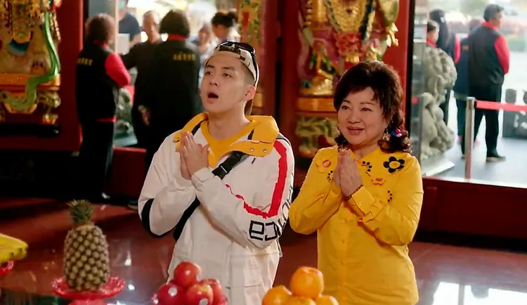 白冰冰戲裡升格當阿嬤。三立提供