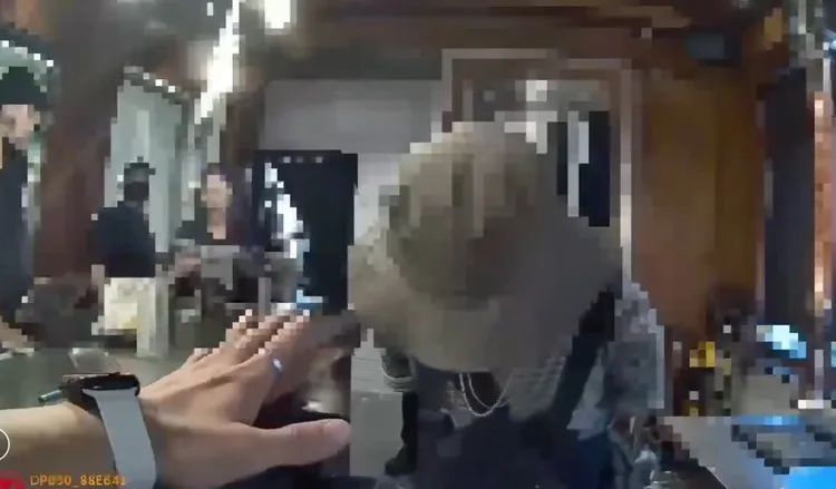 蕭男自己衝動闖禍，經警方告誡後，鞠躬致歉。翻攝畫面