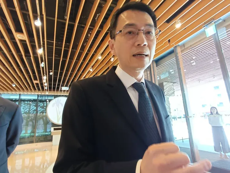 立法院財政委員會今考察財團法人台灣金融研訓院業務概況。金管會銀行局長童政彰於考察後受訪。許麗珍攝