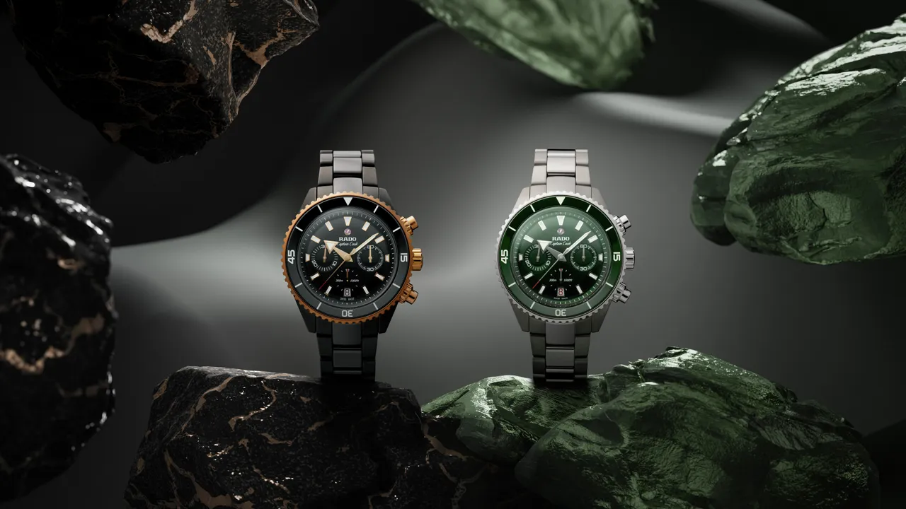 RADO Captain Cook库克船长高科技陶瓷计时腕表玫瑰金R32190153(左)19万3200元、雾面绿配色R32189313(右)19万1400元。品牌提供