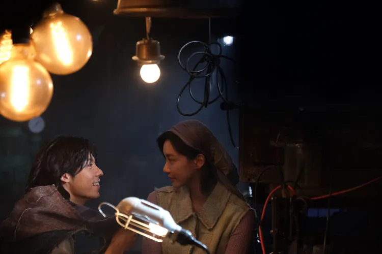 許光漢（左）與袁澧林攜手演出。茄上娛樂提供