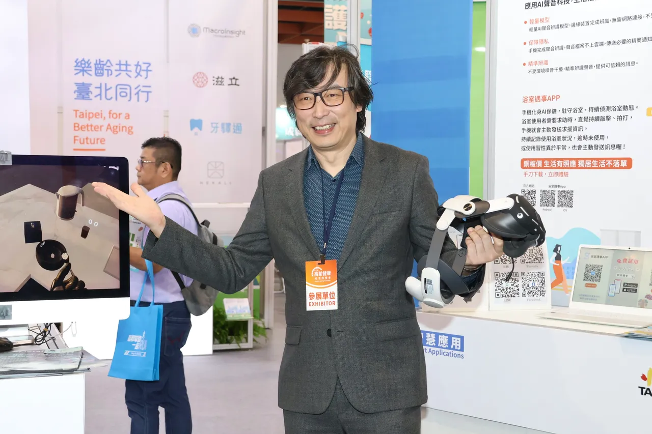 林炜带著最新VR产品参展。庄宗达摄