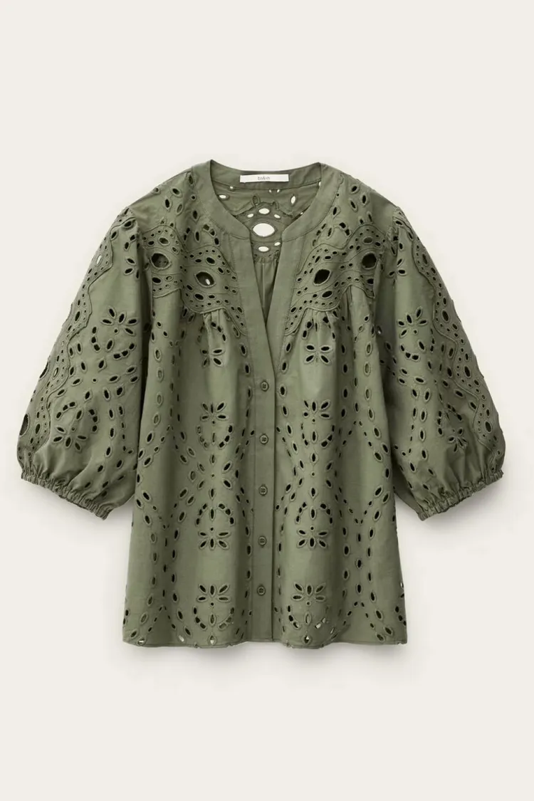 ba&sh叢林綠BEATKAKI鏤空蕾絲上衣，8950元。品牌提供