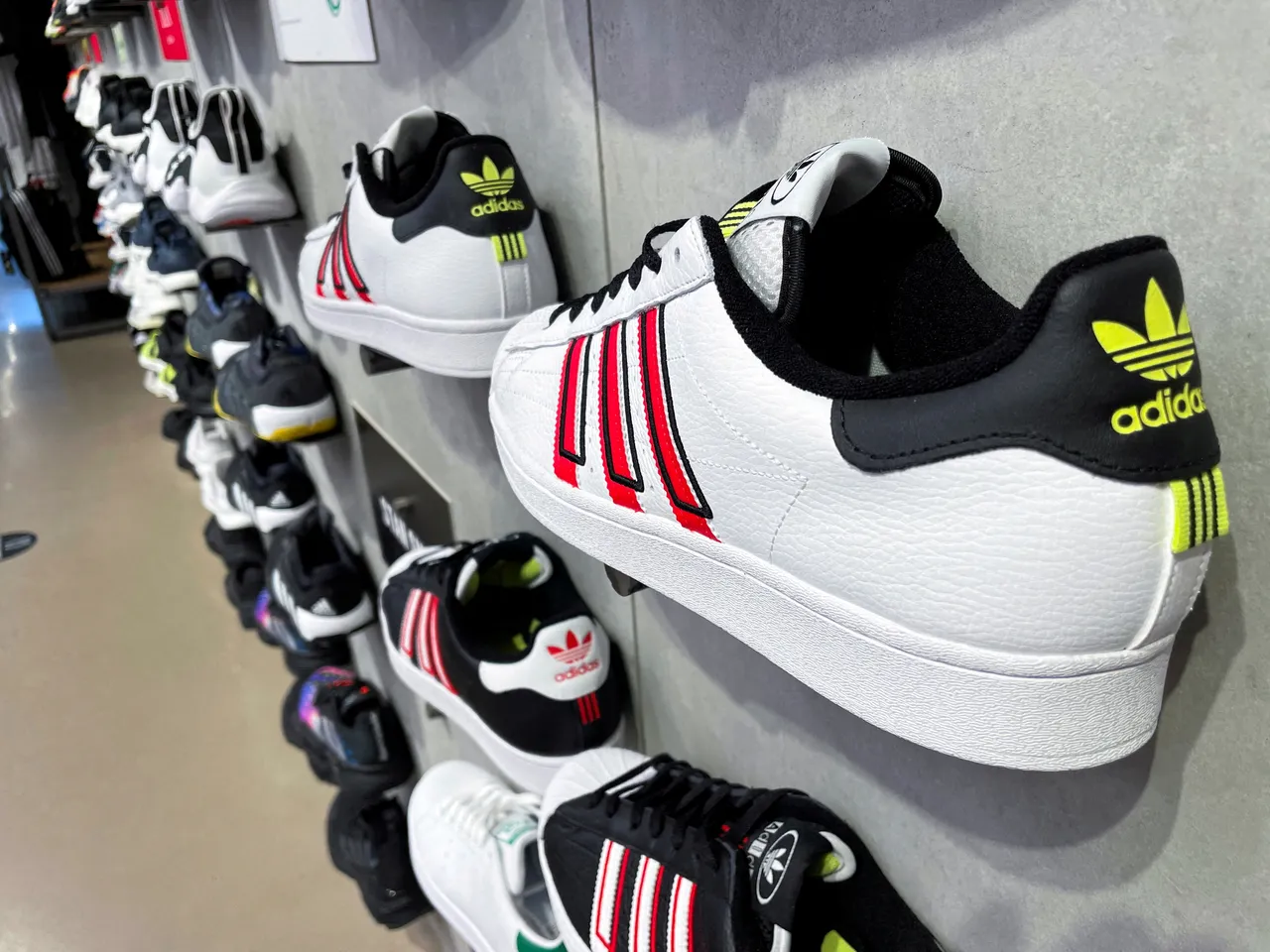 Adidas球鞋。非新闻当事商品。路透社