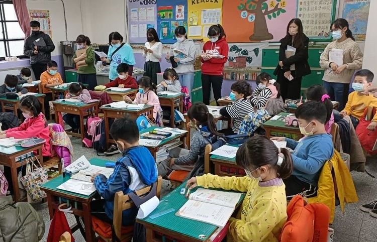 [國小] 北市2000元敬師金擴大發放！3.6萬人爽領