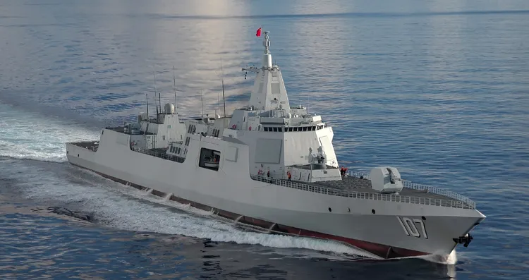 中國萬噸大型驅逐艦遵義號。翻攝解放軍網