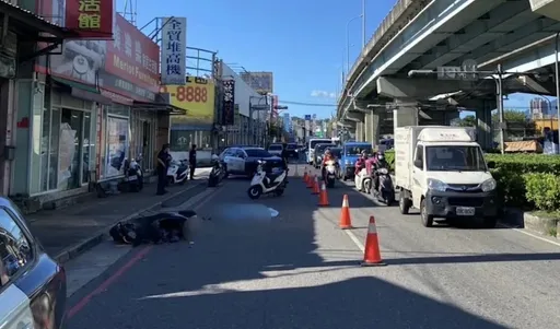 新北砂石車切車道撞倒機車 7旬騎士倒地慘遭輾斃