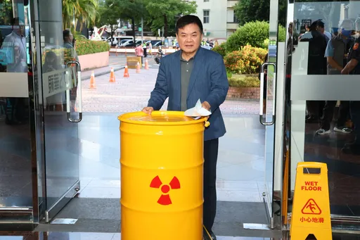 搬1:1「核廢料貯存桶」現身!莊瑞雄:核廢無解,重啟免談