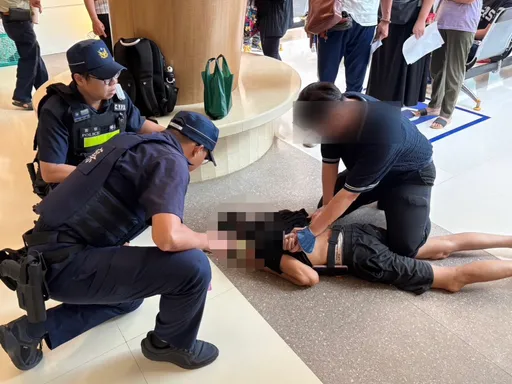 反复操作提款机!民众眼尖报警处理 朴子警到场一查竟是这回事